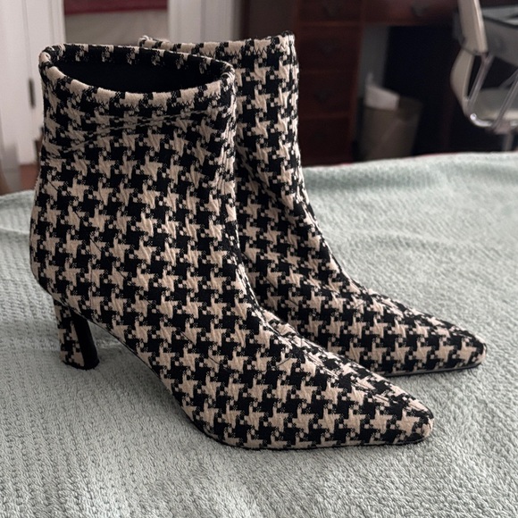 Charles David Black and White Houndstooth Ankle Boots - Picture 1 of 6